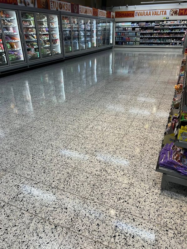 Nordic Globe kaupan lattianhoito